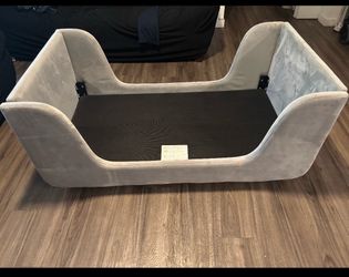 Toddler bed frame