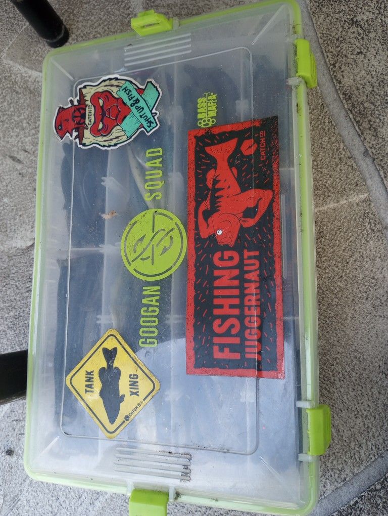 Bass Tackle Box for Sale in Hialeah Gardens, FL - OfferUp