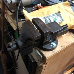 Columbia Vise Model 143