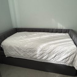 Tuffed twin daybed