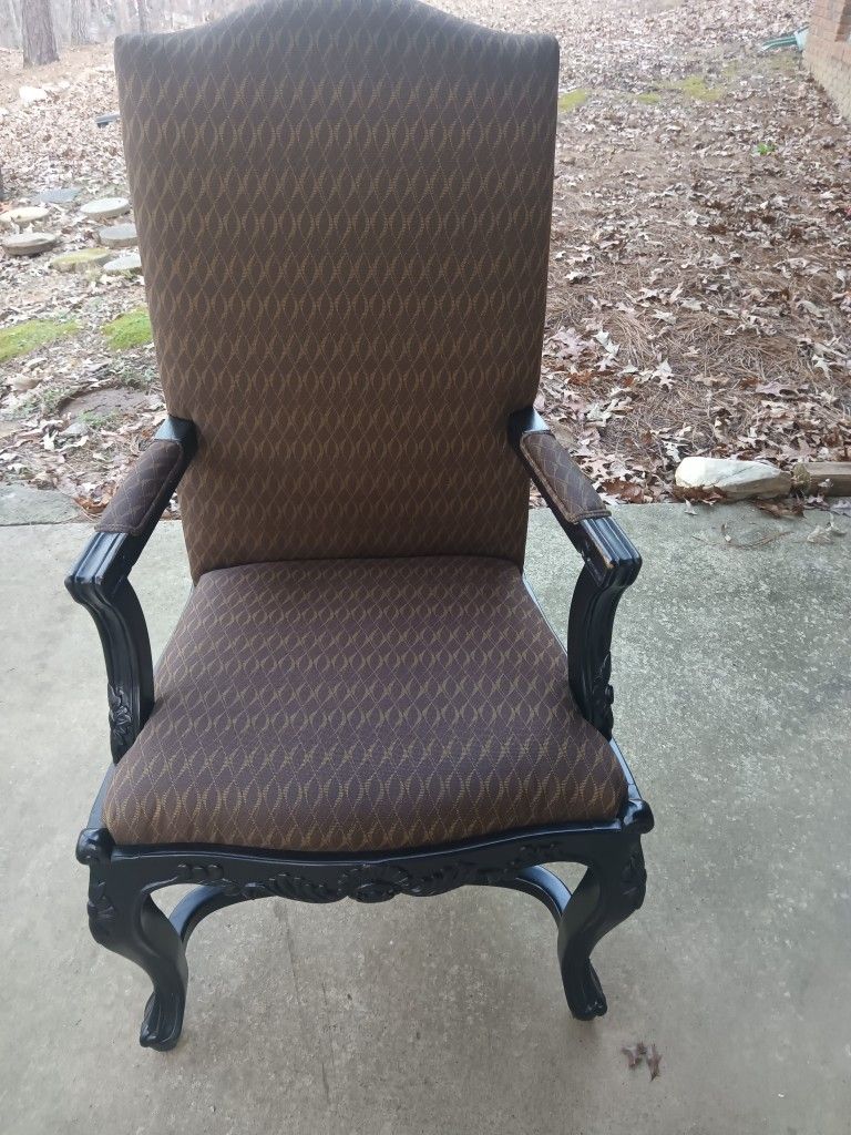 Beautiful Throne Type Chair