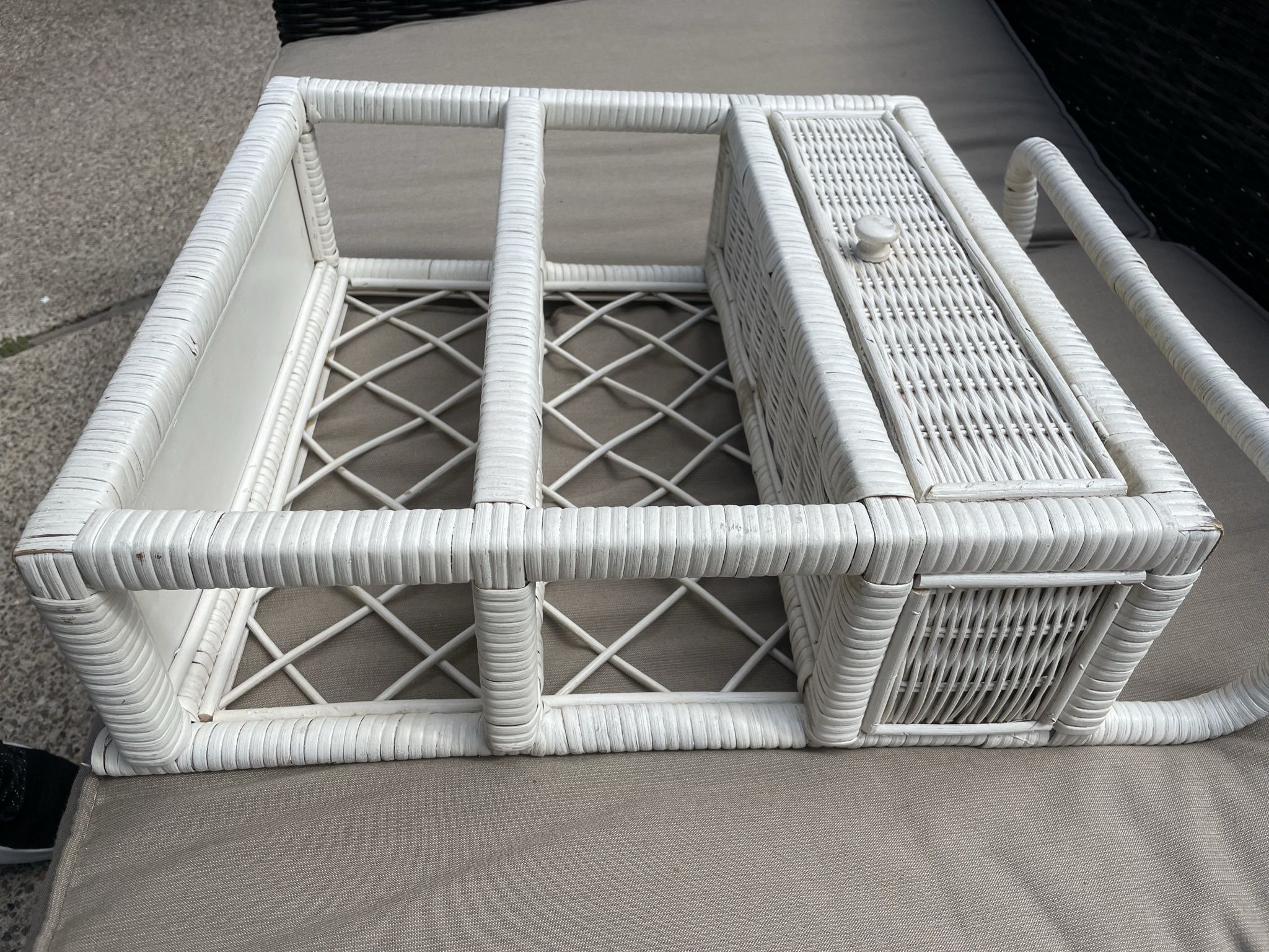 White whicker Shelving 91014