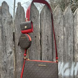 Michael Kors Jet Set Travel Tech With Charm 