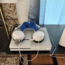 Xbox One S 500GB With games/accessories