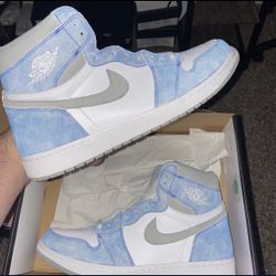 Jordan 1 Hyper Royal 