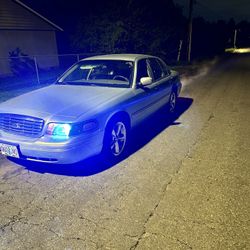 01 Crown Victoria