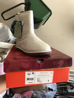 New girl toddler boots .