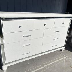Dresser - New 
