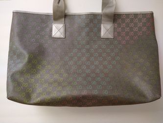 Price drop!! Was $700. Authentic iridescent Gucci bag