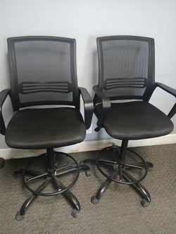 2 Roll Chairs