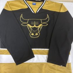 Chicago Bulls XL Hockey JERSEY Black And Gold .NBA Ultra Game
