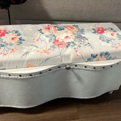 Bench/toys or shoes holder