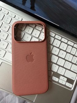 iPhone 17 Pro MagSafe case (like new)
