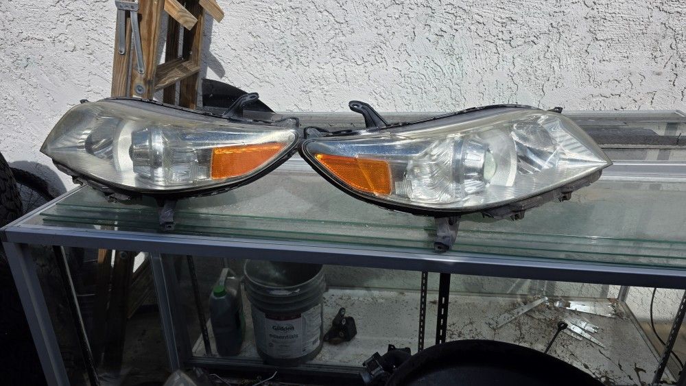 2011 Toyota Sienna Headlights 