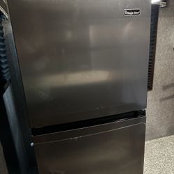 Magic Chef HMDR100ST FRIDGERATOR/FREEZER