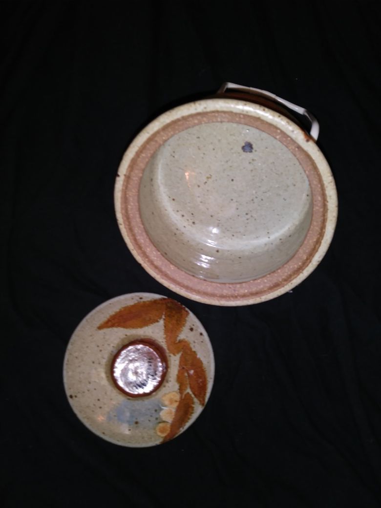 POTTERS WHEEL GIBSON BRAND HANDMADE DISH.