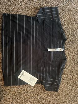 “Lululemon woman’s cates tee size 0,2,6,8