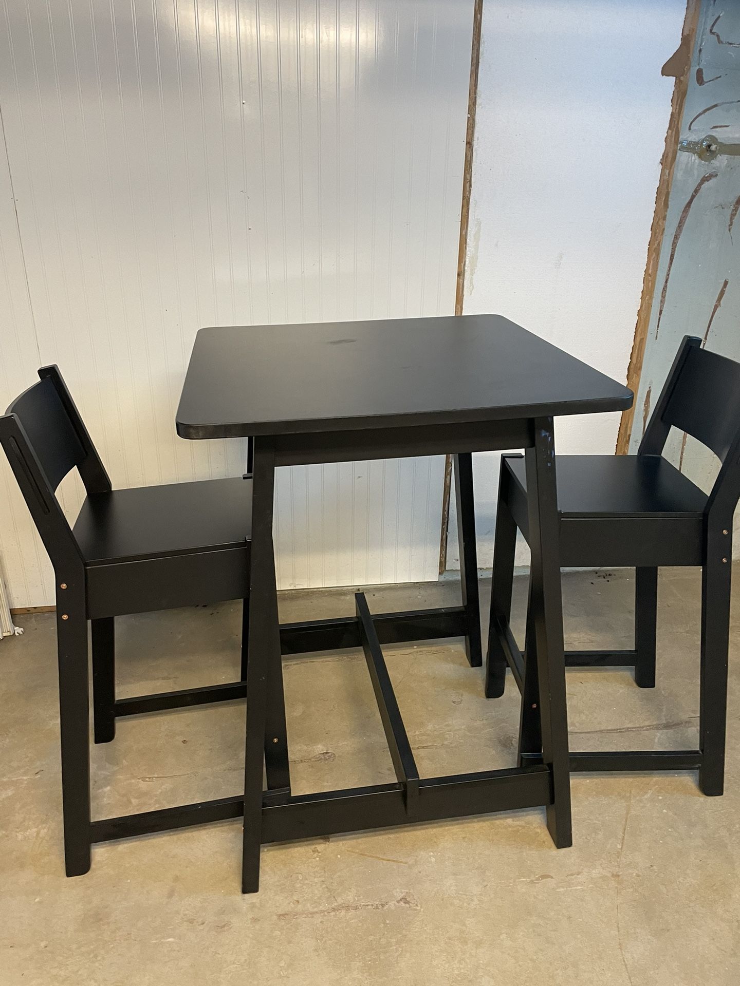Table With 2 Chairs 