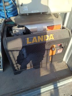 Land a hot water pressure washer GX690