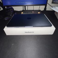 13-inch MacBook Air with M3 chip - Midnight