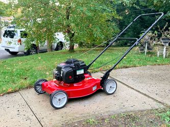 Murray 20” inch ultra light weight walk behind lawnmower, Briggs 125cc engine. Like new, mint.