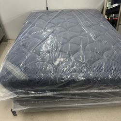 Queen Dream Cloud Mattress 