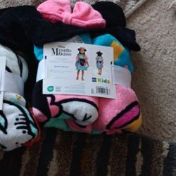 Kids Hooded Towel Poncho. Minnie$9 Each