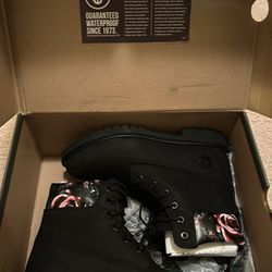 Black Heritage Timberland  6 Inch Boots 