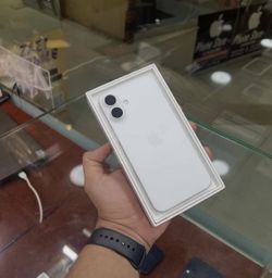 iPhone 16