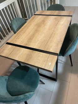 Dining Table with set of Chairs