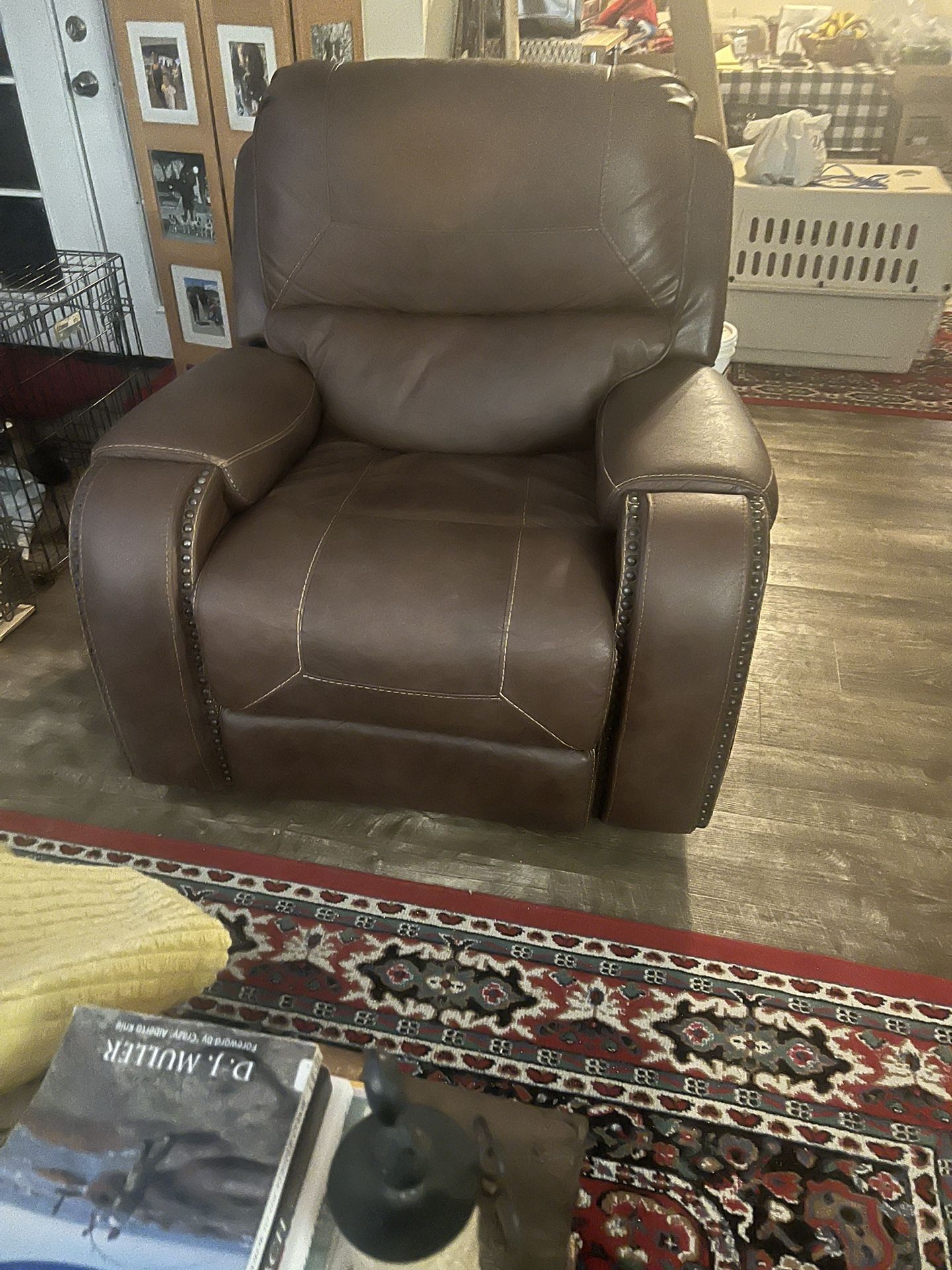 Recliner And Couch With Two Reclining Seats