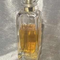 Hermès Caleche Eau De Toilette scent features a blend of rose, iris, oakmoss, and woods
