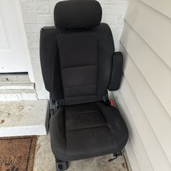 Nissan Titan seats