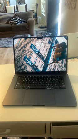 Apple 15" MacBook Air Retina M2 16GB Ram 256GB SSD 2023