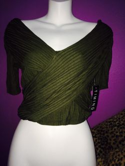 New olive green size M crop
