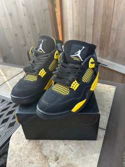 Jordan 4 Thunder