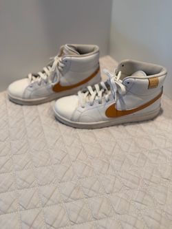 Nike Court Royale Sneakers