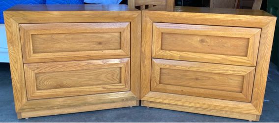 Pair of Oak Nightstands  / End Tables by Thomasville