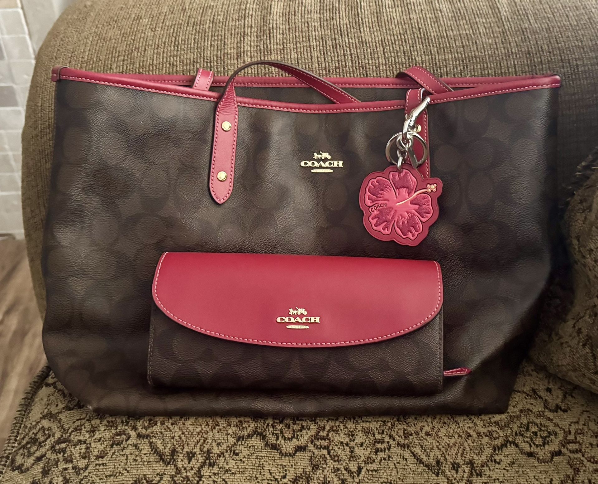 Coach City zip tote With Matching Wallet
