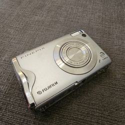 Fujifilm Finepix F20 Camera 6.3mp 