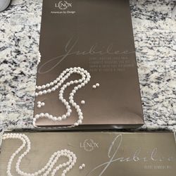 Wedding Cake cutting set and toast glasses/flutes