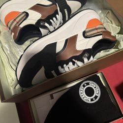 Burberry Regis Size 42/9