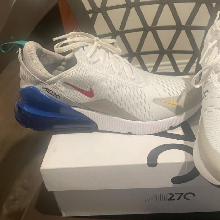 Size 9 Men Air Max 270