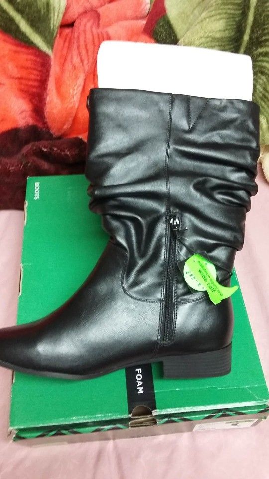 New With Tags And It's Original Box Women's Boots Size 11 Great Gift for Someone $10 Pickup only At Country Club And Grant 