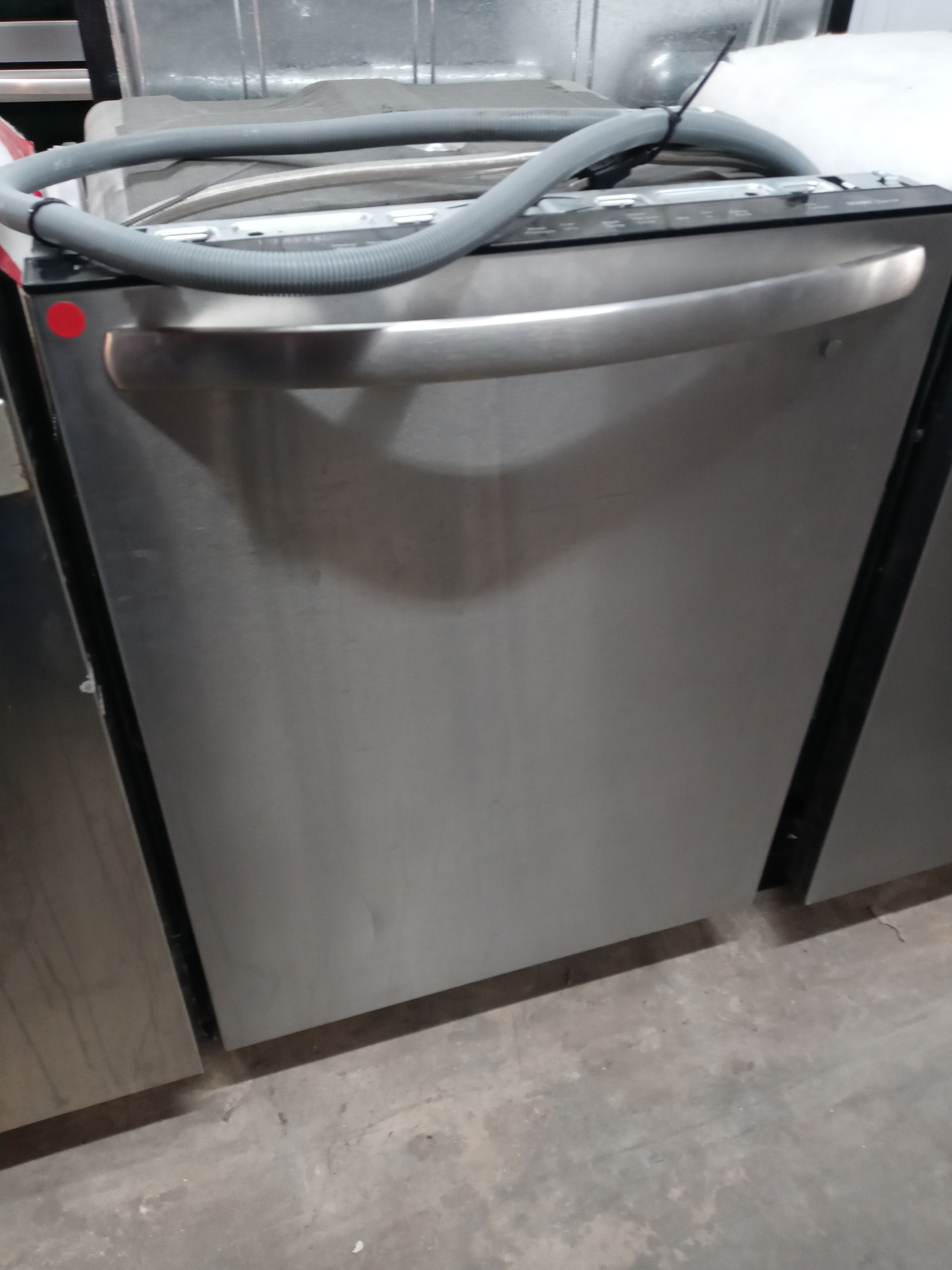 Frigidaire stainless steel dishwasher with stainless tub - Free delivery