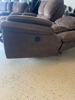 Reclinable couches