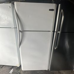 White Frigidaire Top Freezer Apt Size Fridge We Deliver And Install👨🏻‍🔧🚚