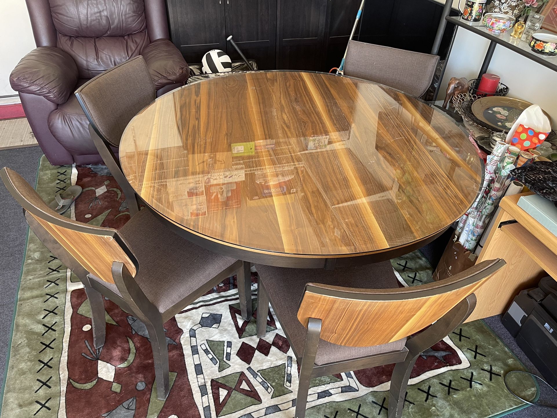 Round Table With Glass Top