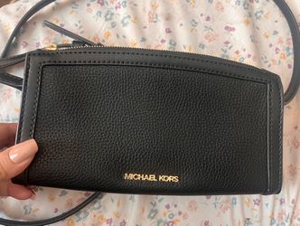 Final sales! Micheal Kors small cross body bag