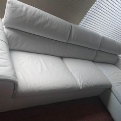 SECTIONAL GENUINE LEATHER IN N L SHAPPE.. DELIVERY SERVICE AVAILABLE 🚚💥🚚✓